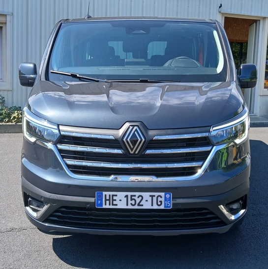 Renault Trafic 9 Places avec un grand coffre