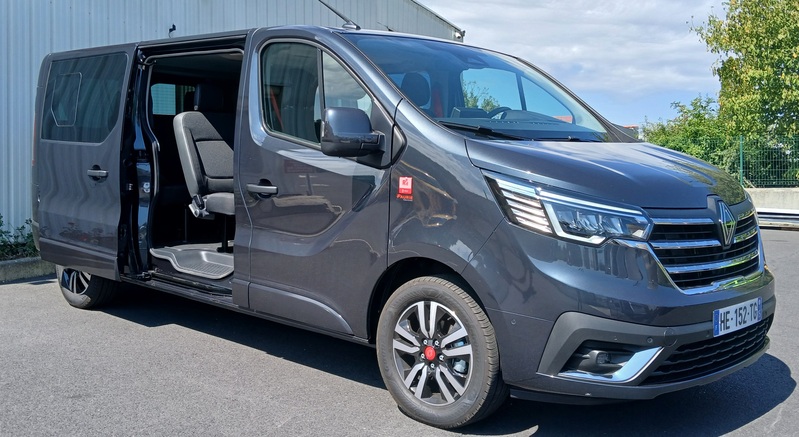 Renault Trafic 9 Places avec un grand coffre