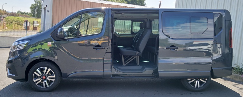 Renault Trafic 9 Places avec un grand coffre