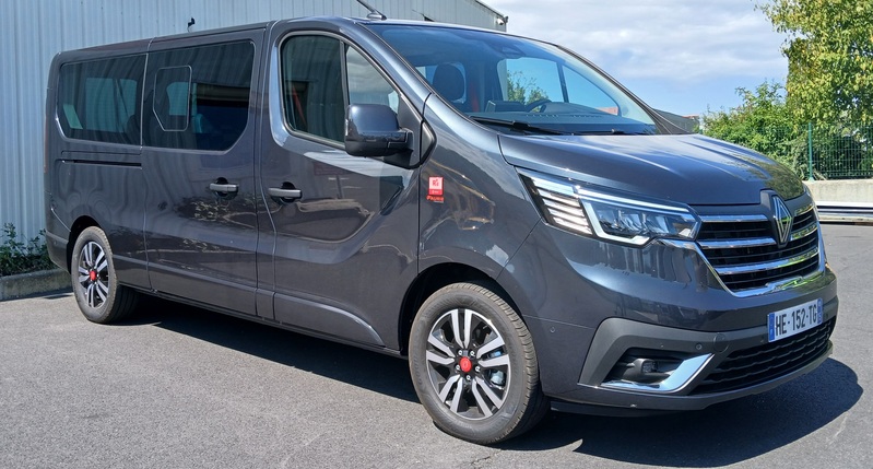 Renault Trafic 9 Places avec un grand coffre